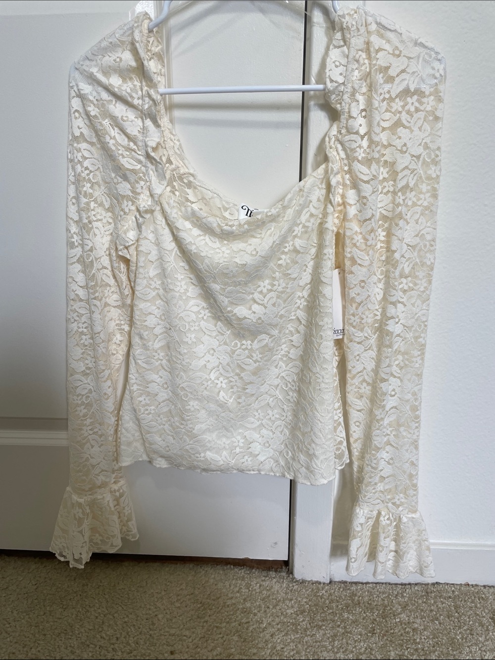 Francesca's Collections Cream Lace Long-Sleeve Blouse
